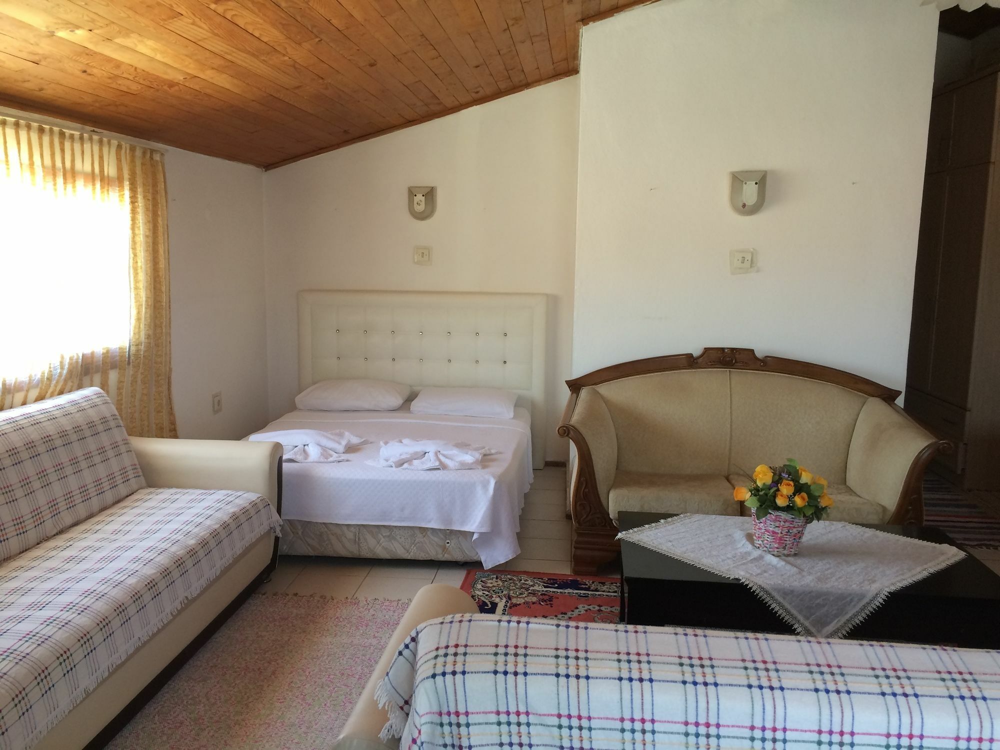 Çeşme Parmis Rooms מראה חיצוני תמונה